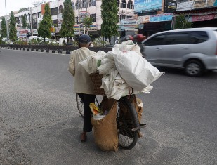 Rumah Yatim Salurkan Bantuan Biaya Hidup untuk Lansia Prasejahtera Pekanbaru